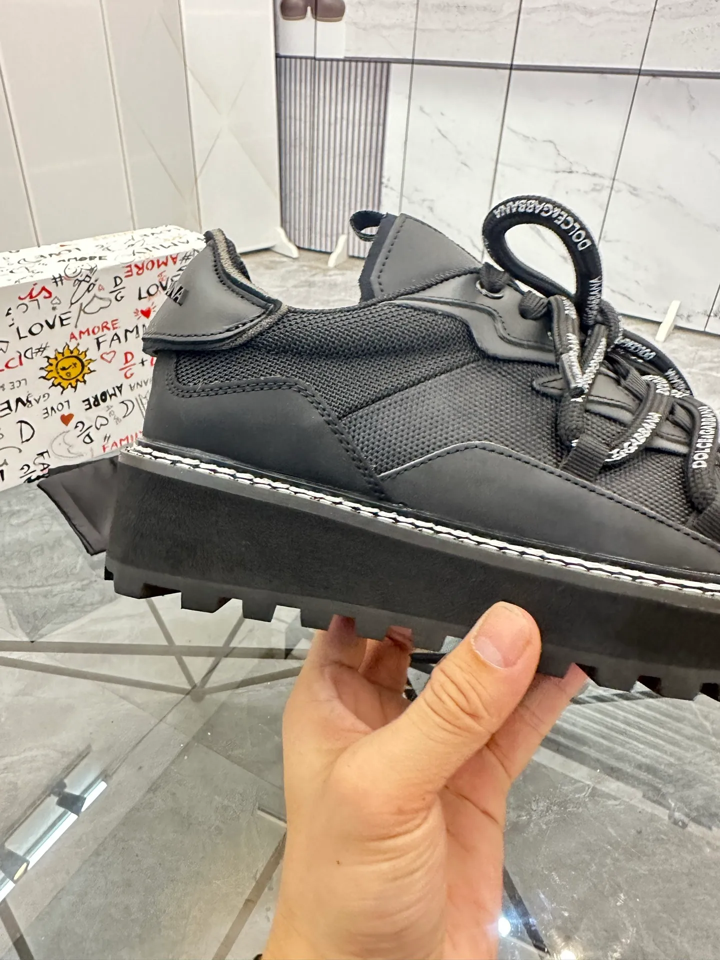 Men's shoes: 💰P660¥ Top high-end quality Product trademark: DG "Dolce & Gabbana*" low-top casual shoes Regular size: 39-45 (can be customized to 46.) Product material: Upper imported first-layer cowhide spliced ​​with breathable fly weave, breathable lining, original outsole. No.: 6225